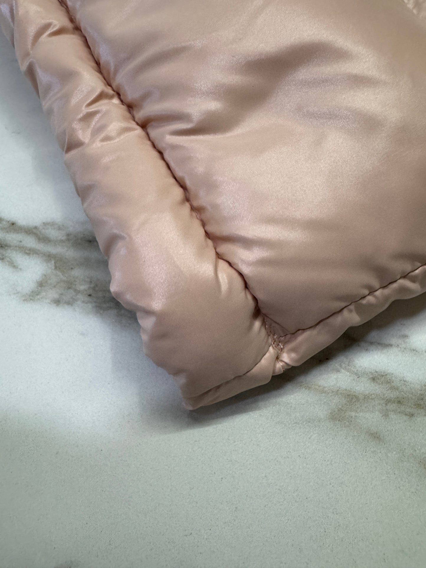 Moncler Maya 70 羽絨 光面淺粉紅色