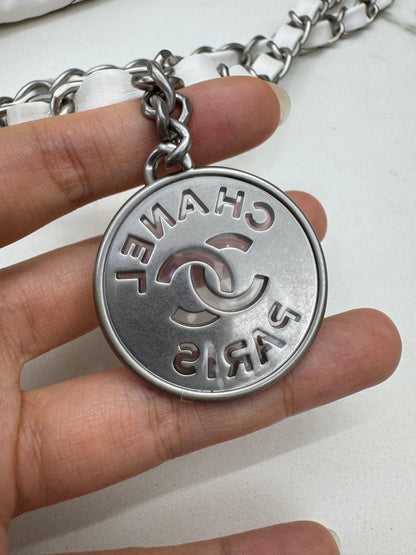 CHANEL 22Bag Medium 白色黑線