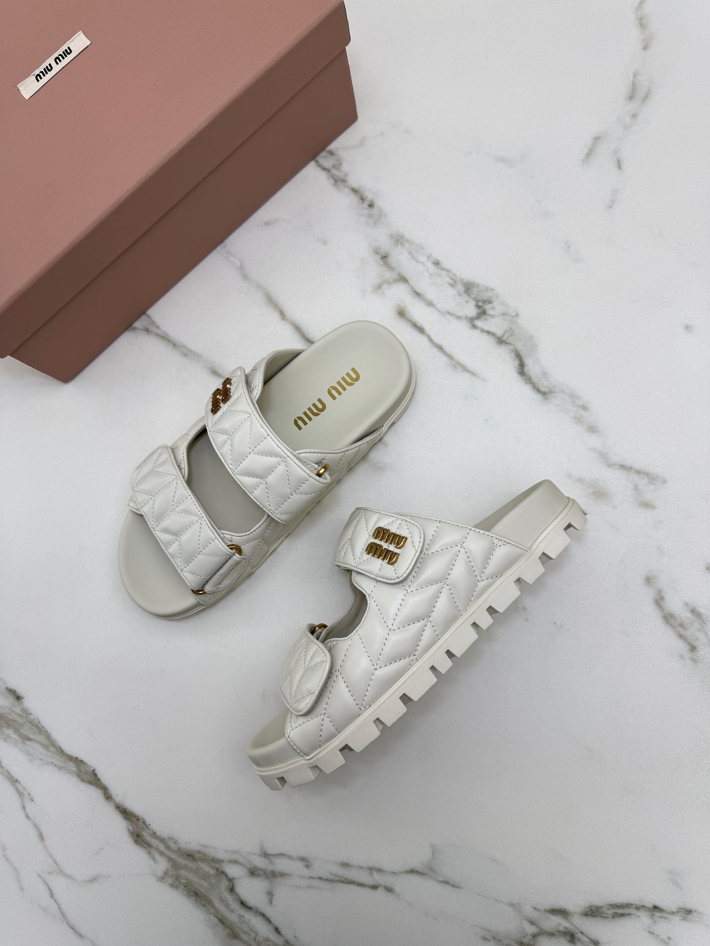 MIU MIU 魔術貼涼鞋 米白色羊皮