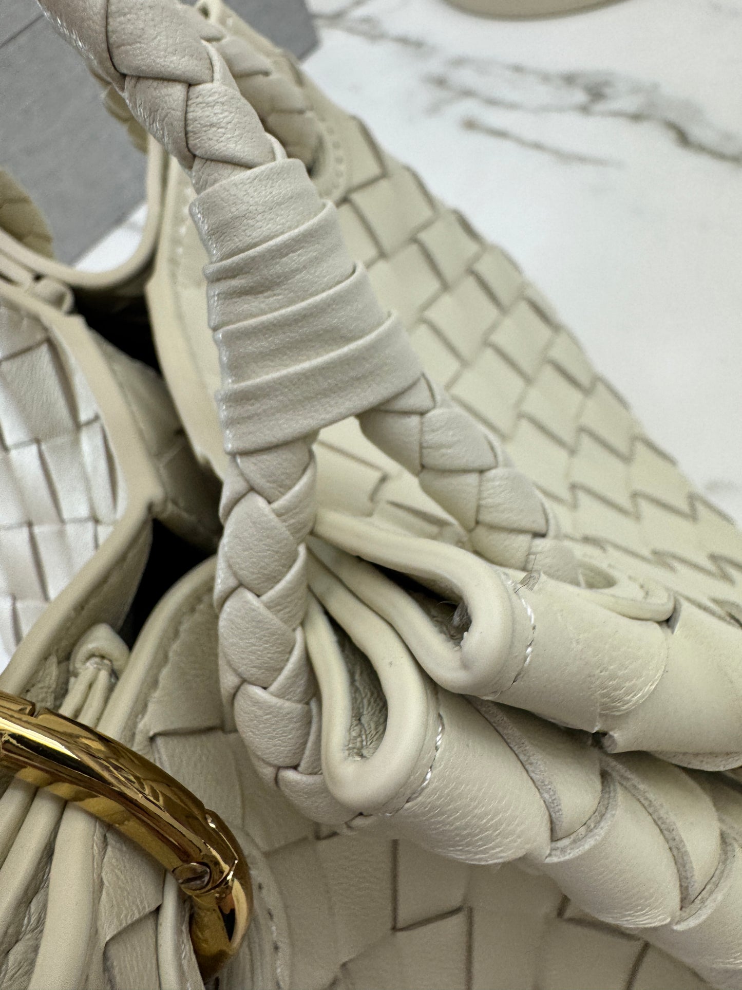 BV Parachute Small 海鹽白 Sea Salt