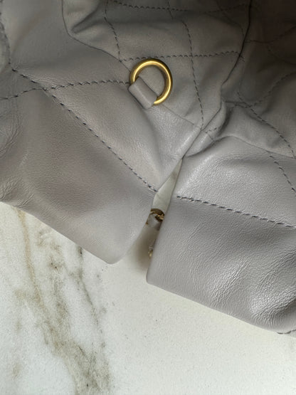 CHANEL Mini 22 Bag 25P淺灰色 新版磁吸扣