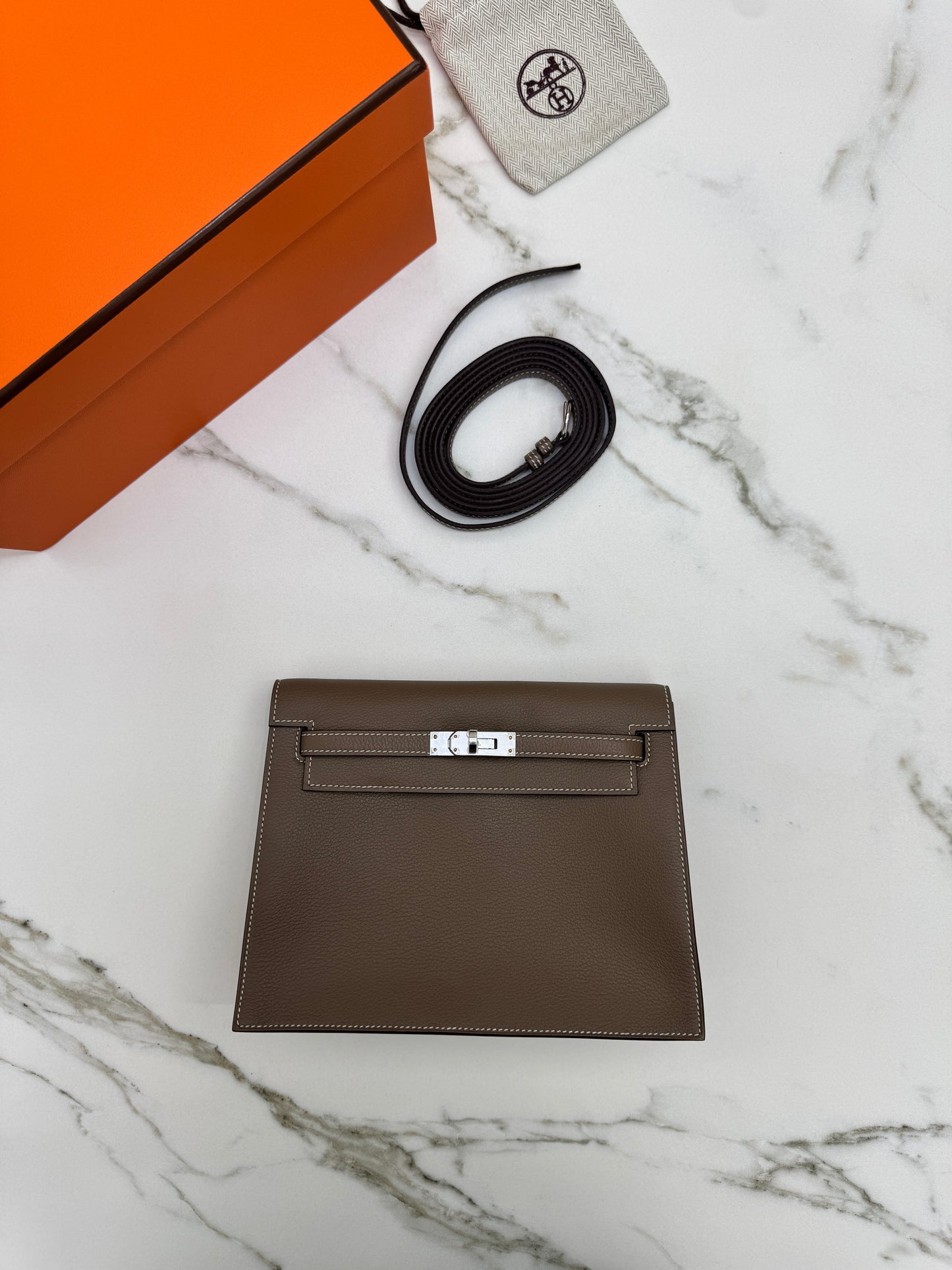 HERMES Kelly Danse 大象灰銀扣 Etoupe PHW