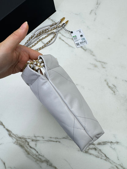 CHANEL Mini 22 Bag 25P淺灰色 新版磁吸扣