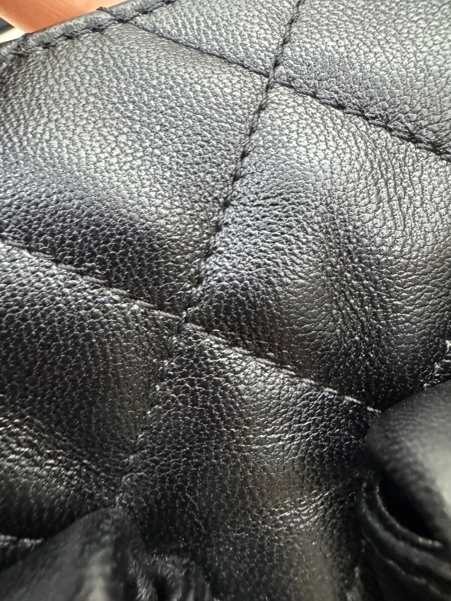 CHANEL 25C 多口袋Hobo 黑色
