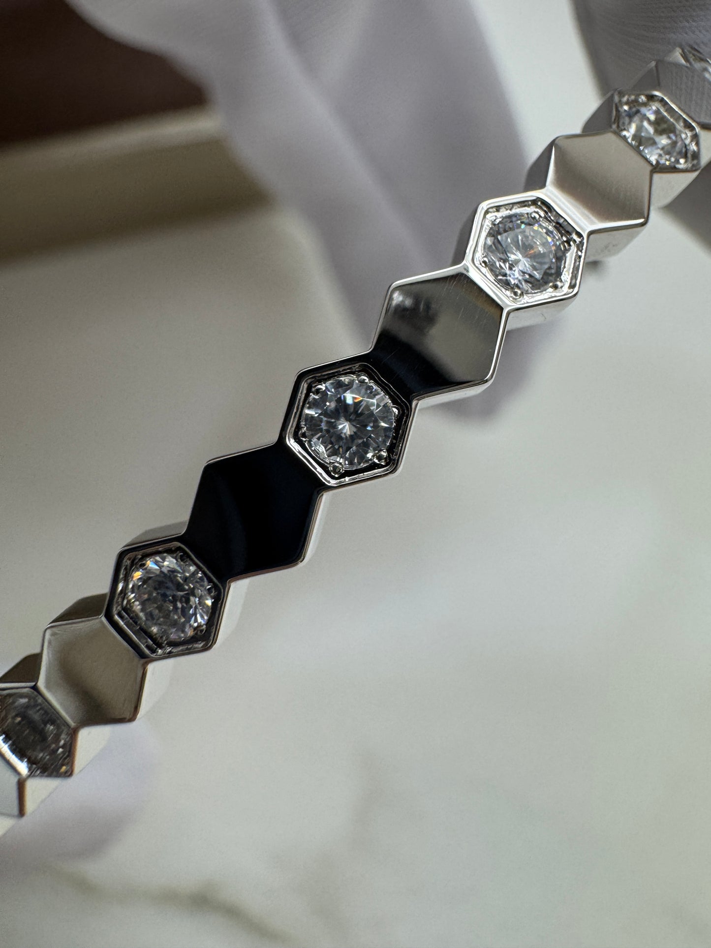 CHAUMET Bee My Love 半鑽白金色手鐲