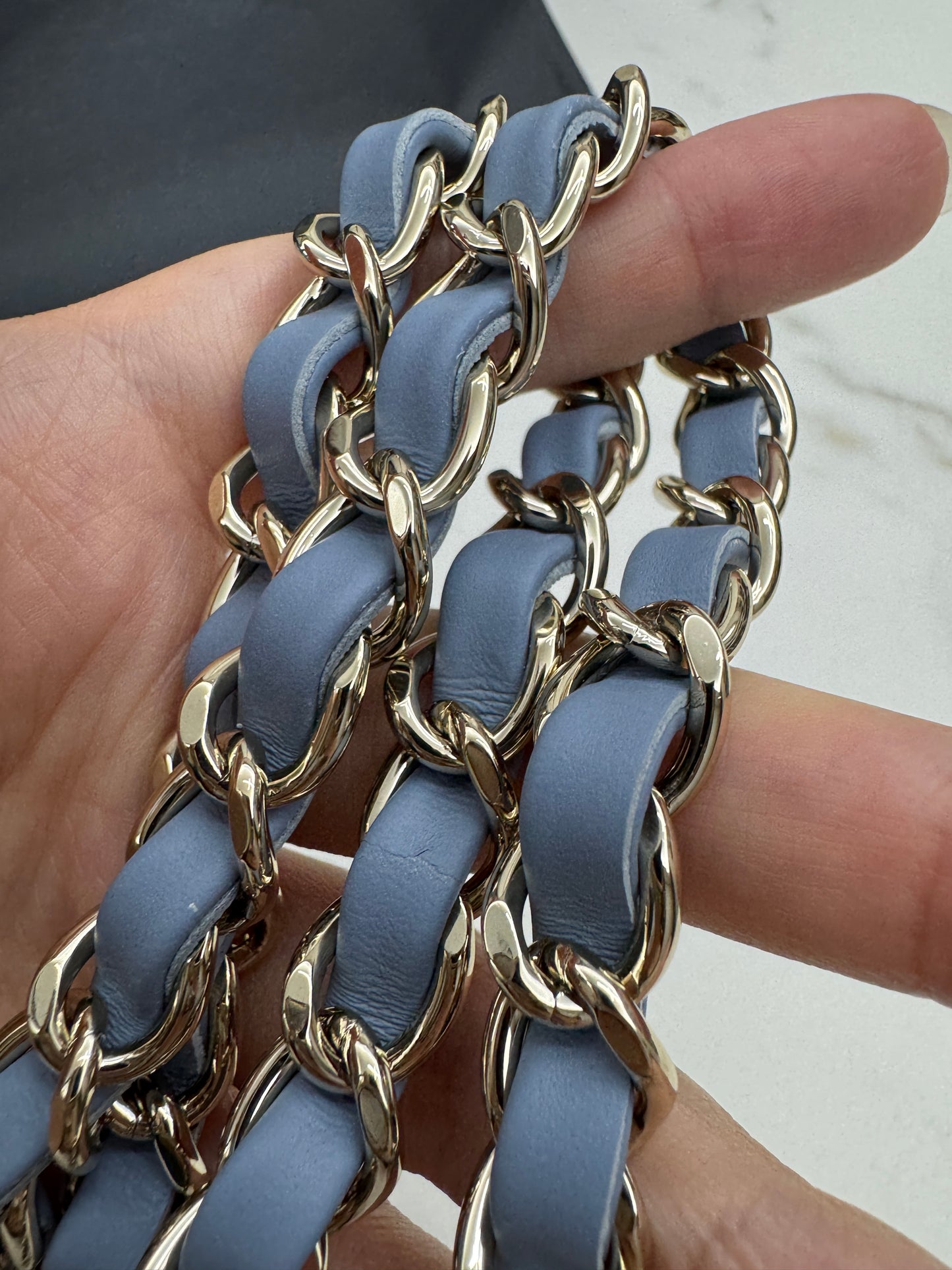 CHANEL 22B 淺藍牛仔 Mini CF20