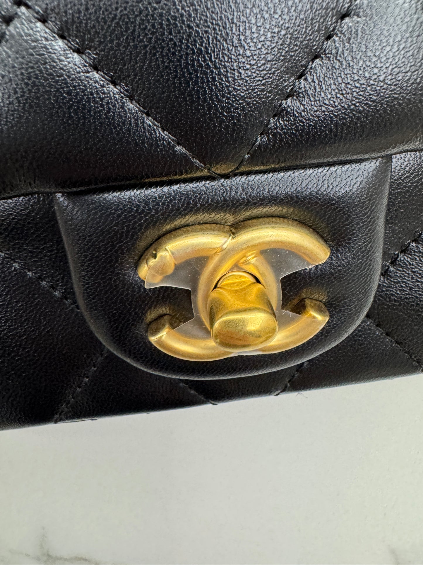 CHANEL 25P 愛心金球羊皮 黑色