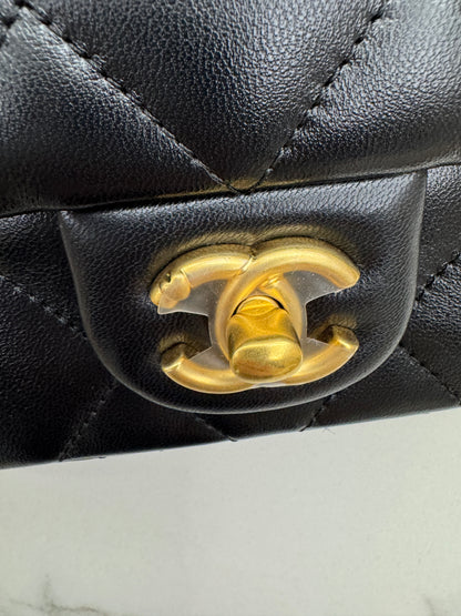 CHANEL 25P 愛心金球羊皮 黑色