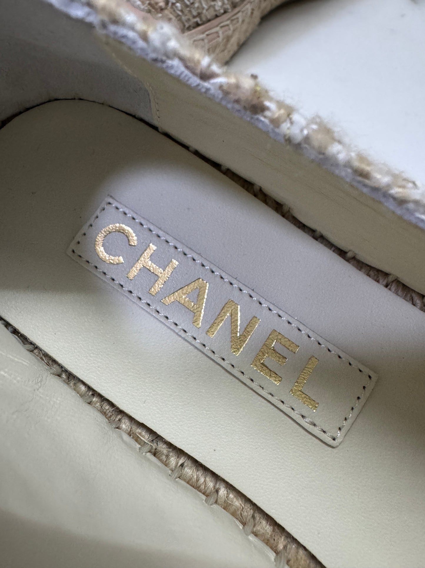 CHANEL 淺杏色軟呢漁夫鞋