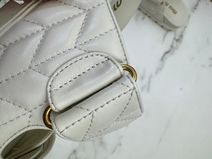 MIU MIU 魔術貼涼鞋 米白色羊皮