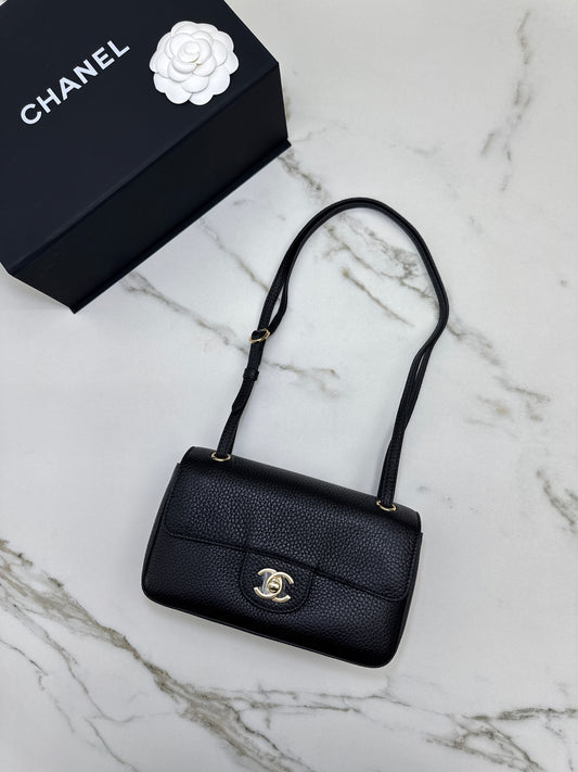 CHANEL 26A Mini Flap Bag 黑色荔枝紋牛皮