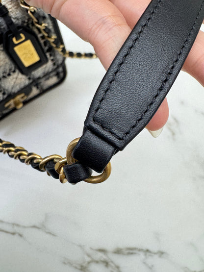 CHANEL 22K 郵差豆腐包 漸變Tweed