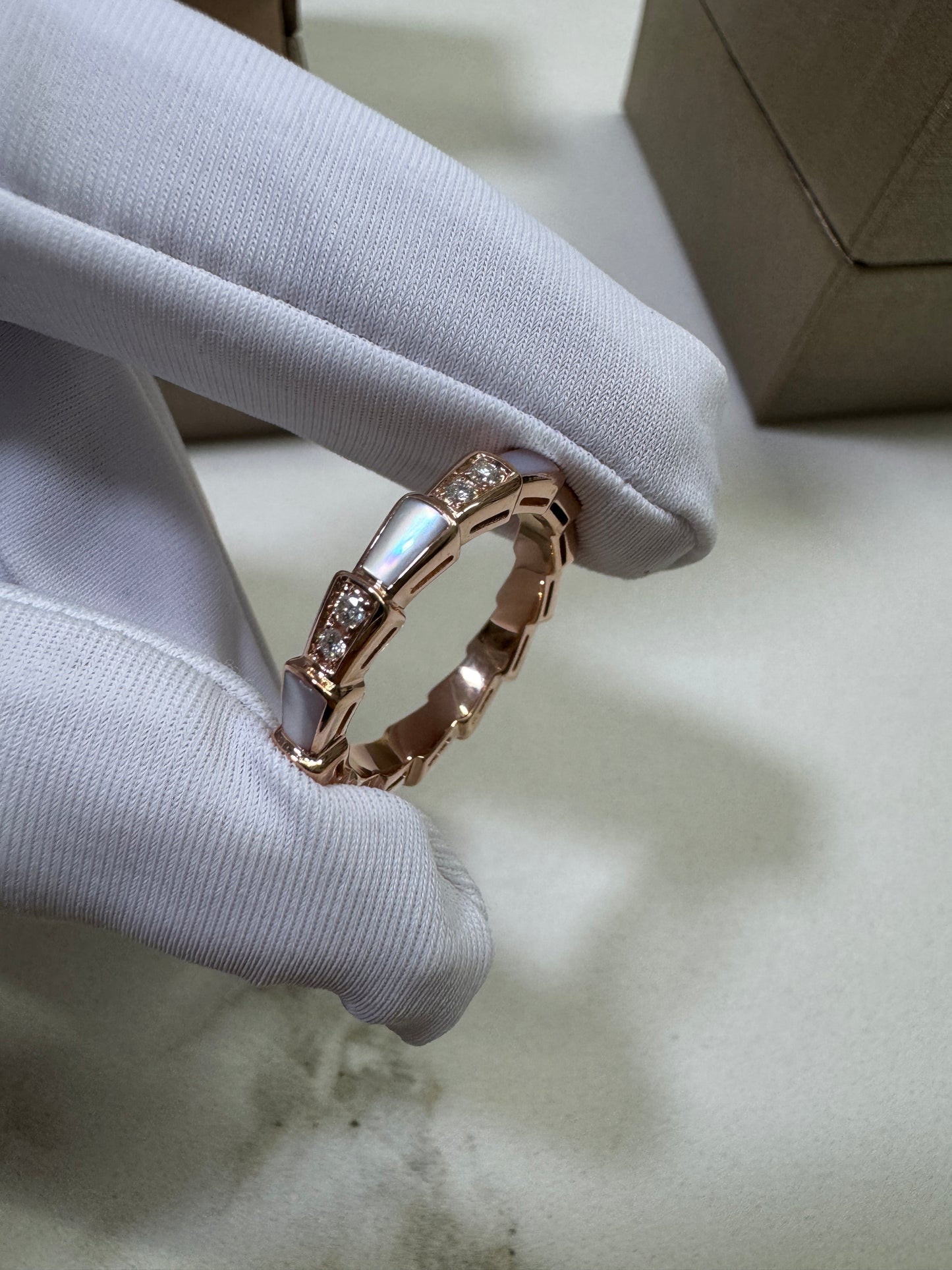 BVLGARI Serpenti 18K玫瑰金 貝母 鑽石戒指【真金真鑽】