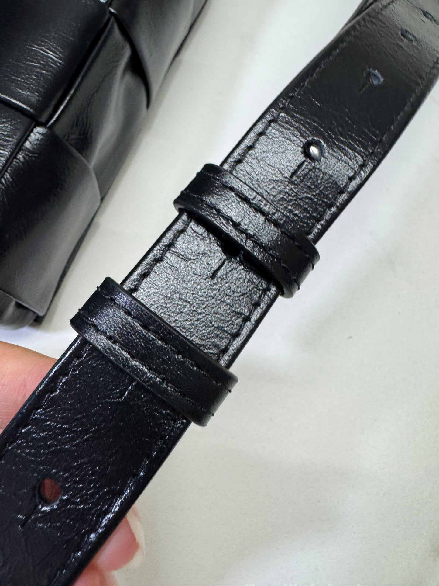 BV 8格油臘皮腰包