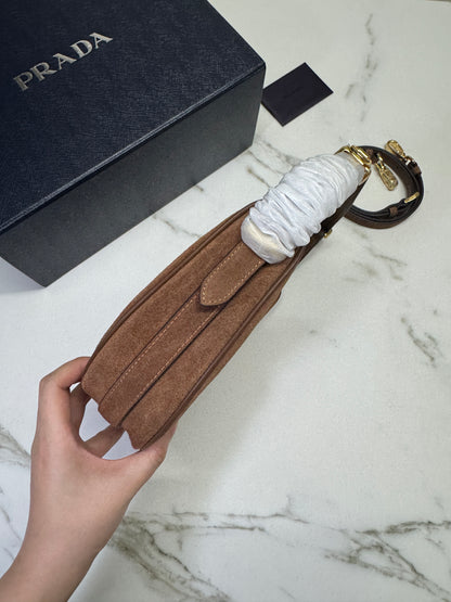 PRADA 半月包 麂皮棕色