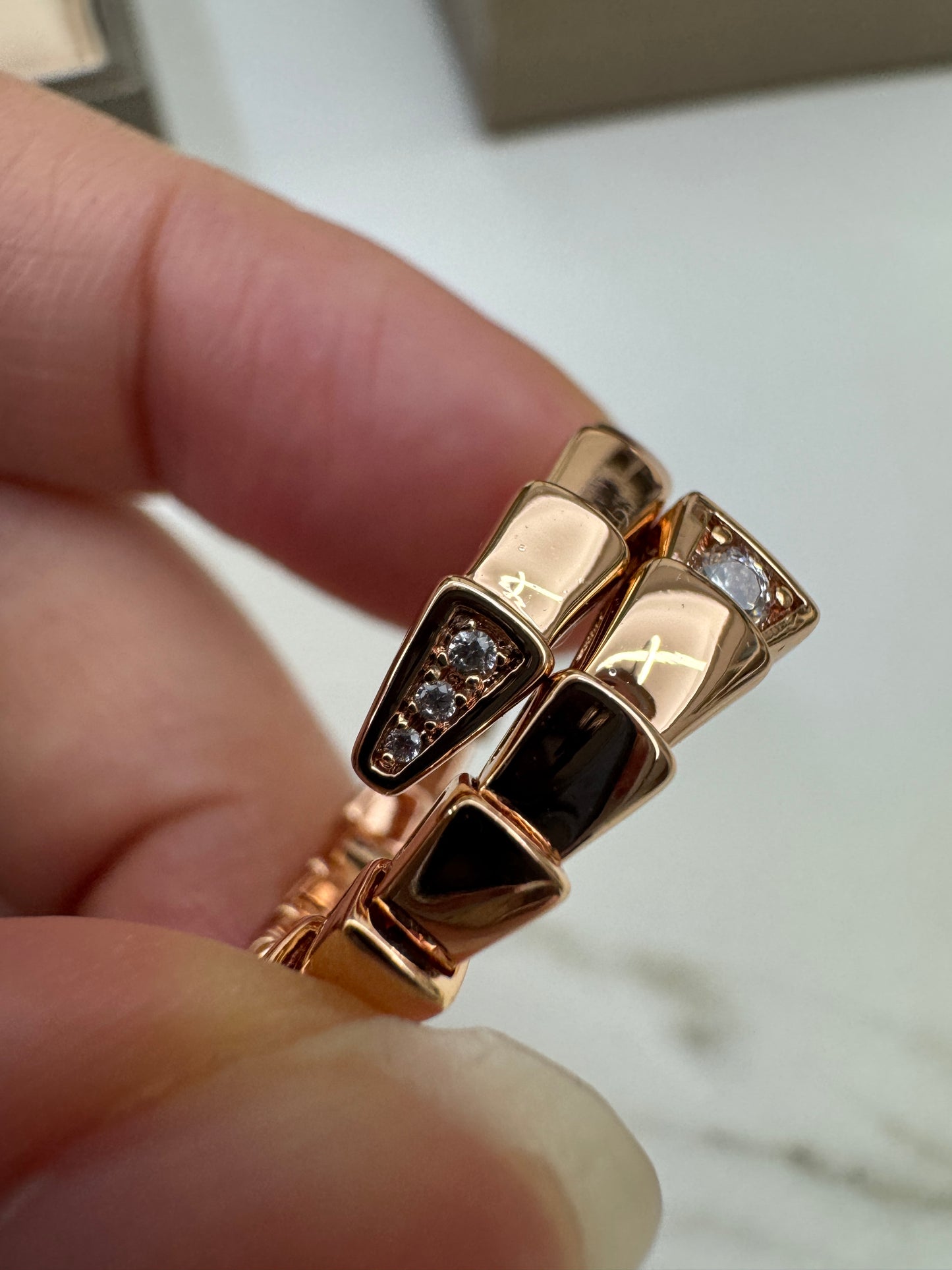 BVLGARI Serpenti 蛇骨戒指 玫瑰金