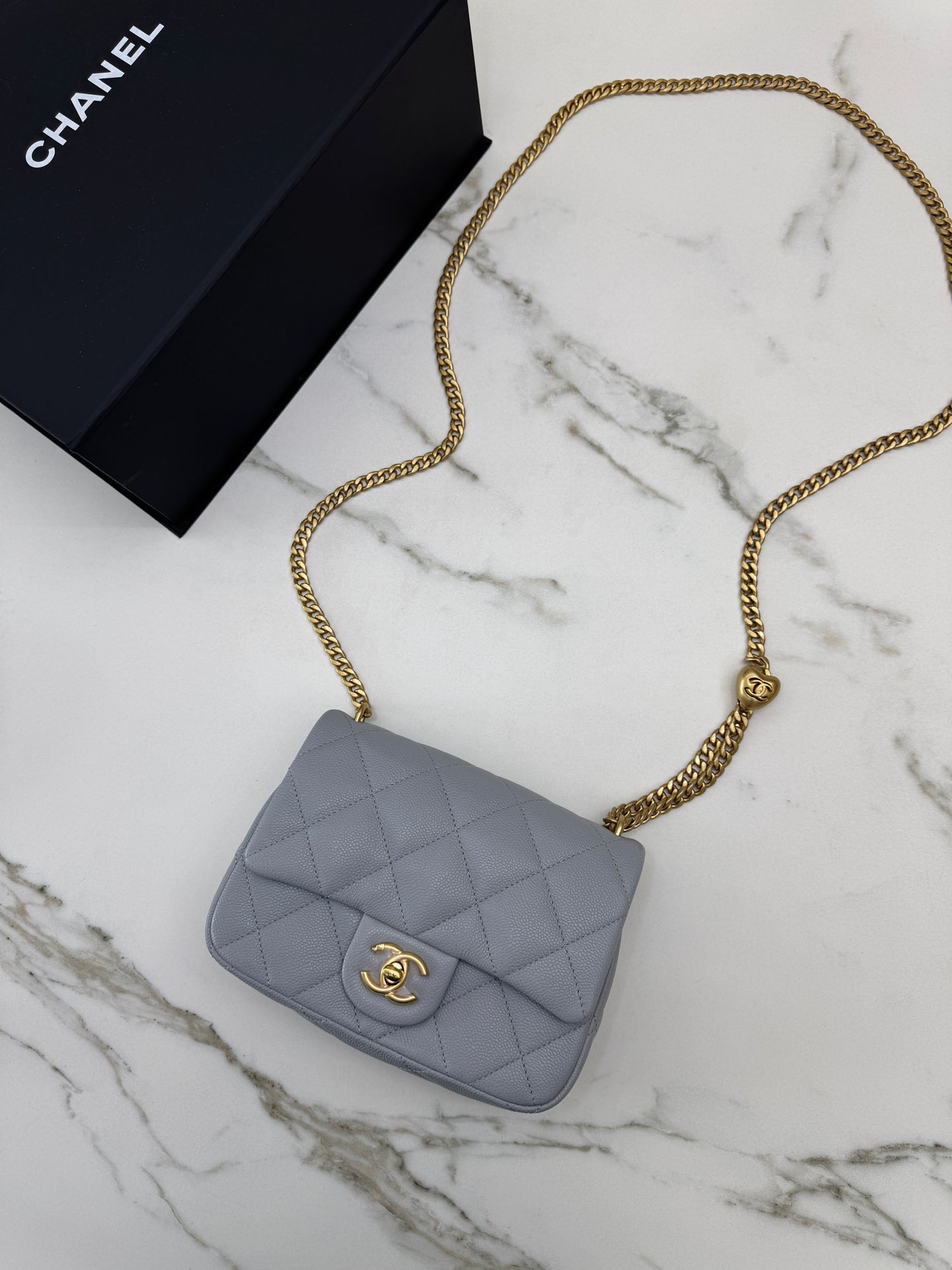 CHANEL 愛心金球 灰色 Mini Flap Bag 20cm