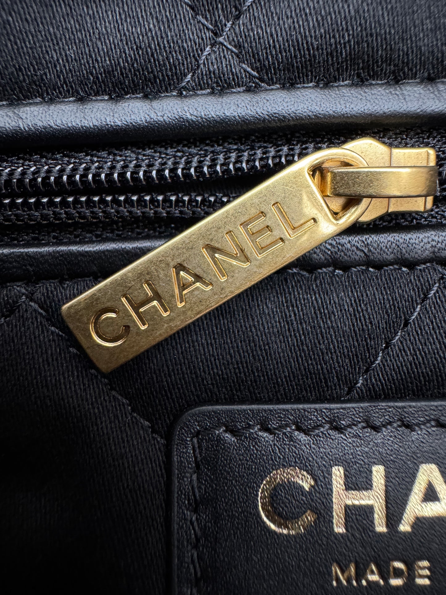 CHANEL 22Bag Medium 黑金