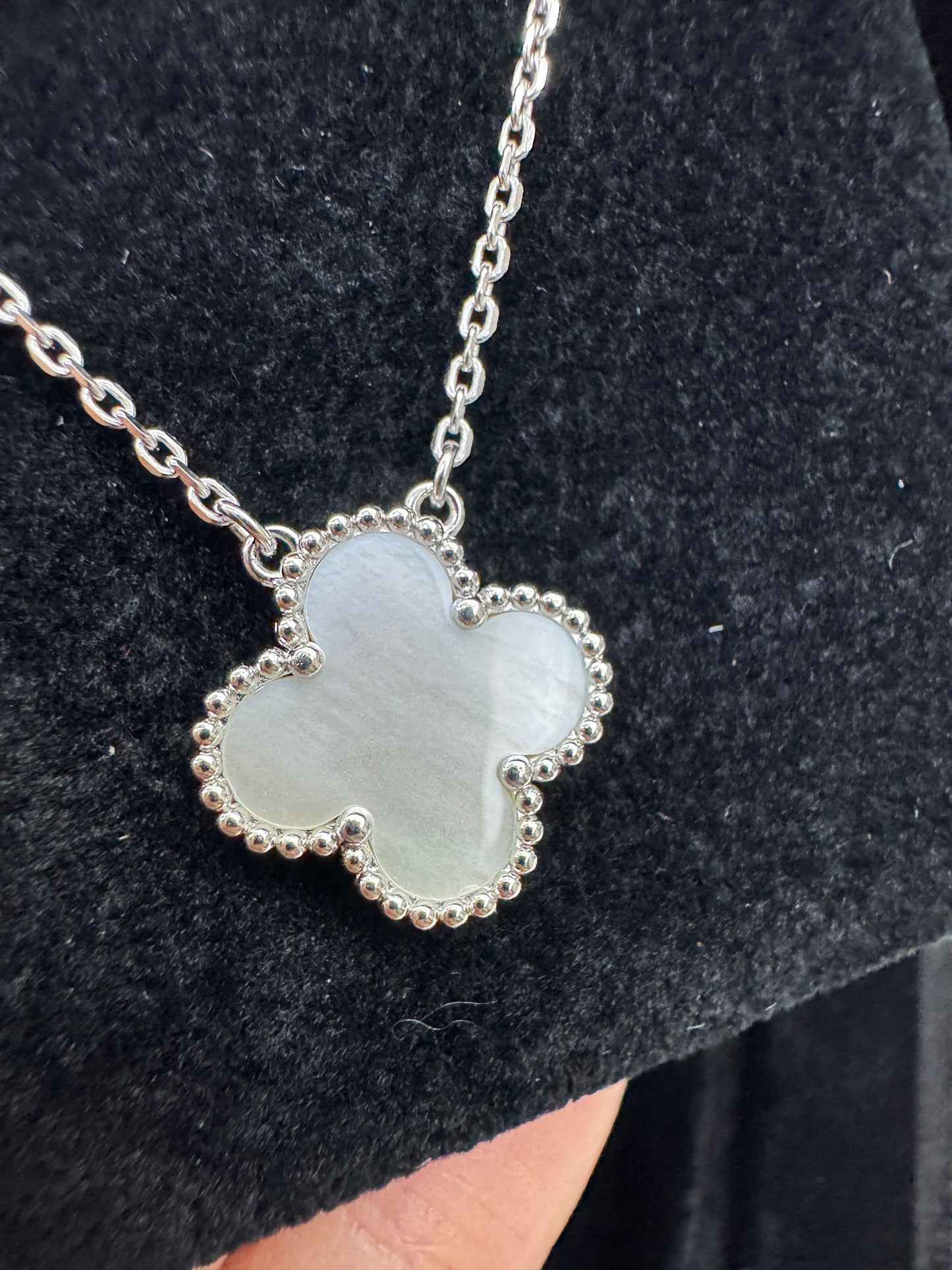 VCA Vintage Alhambra 白金色白貝母