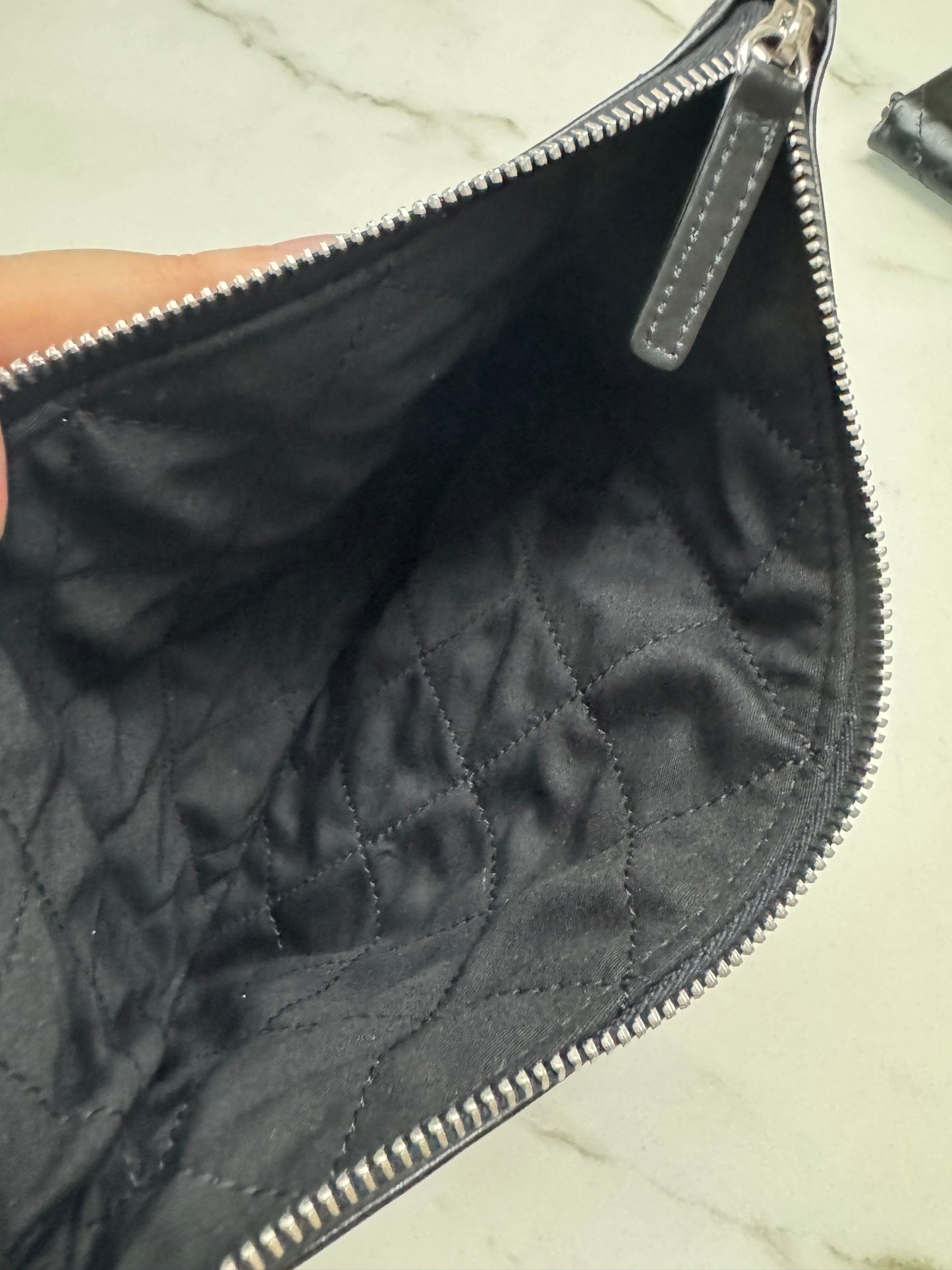 CHANEL 22 Bag Large So Black