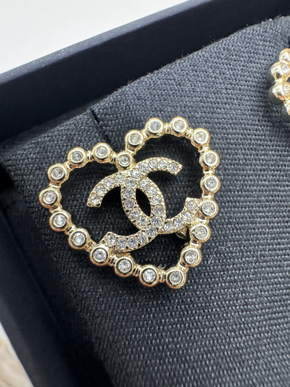 CHANEL 25P 淺金色心形鏤空耳環