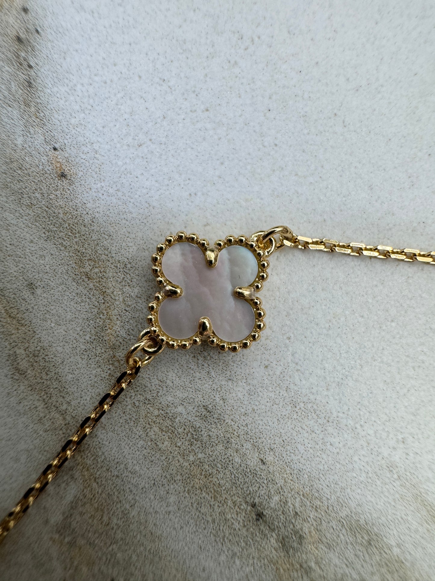 VCA Sweet Alhambra 白貝母金色手鏈 Mini Bracelets