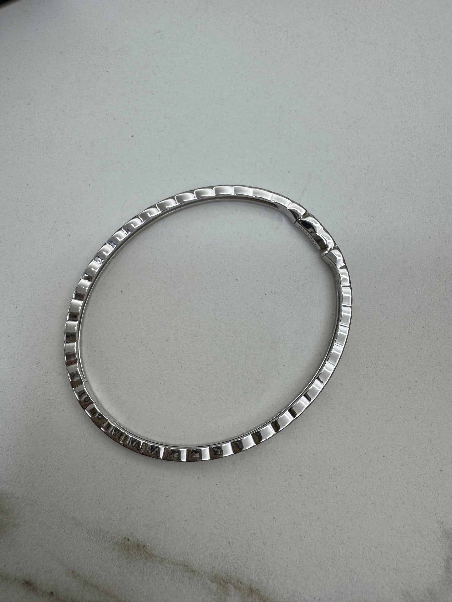 CHANEL Coco Crush 半鑽手鐲 白金色