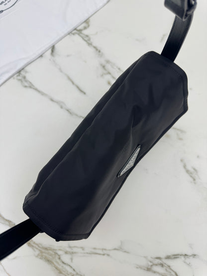 PRADA Cini 郵差包黑色 Medium
