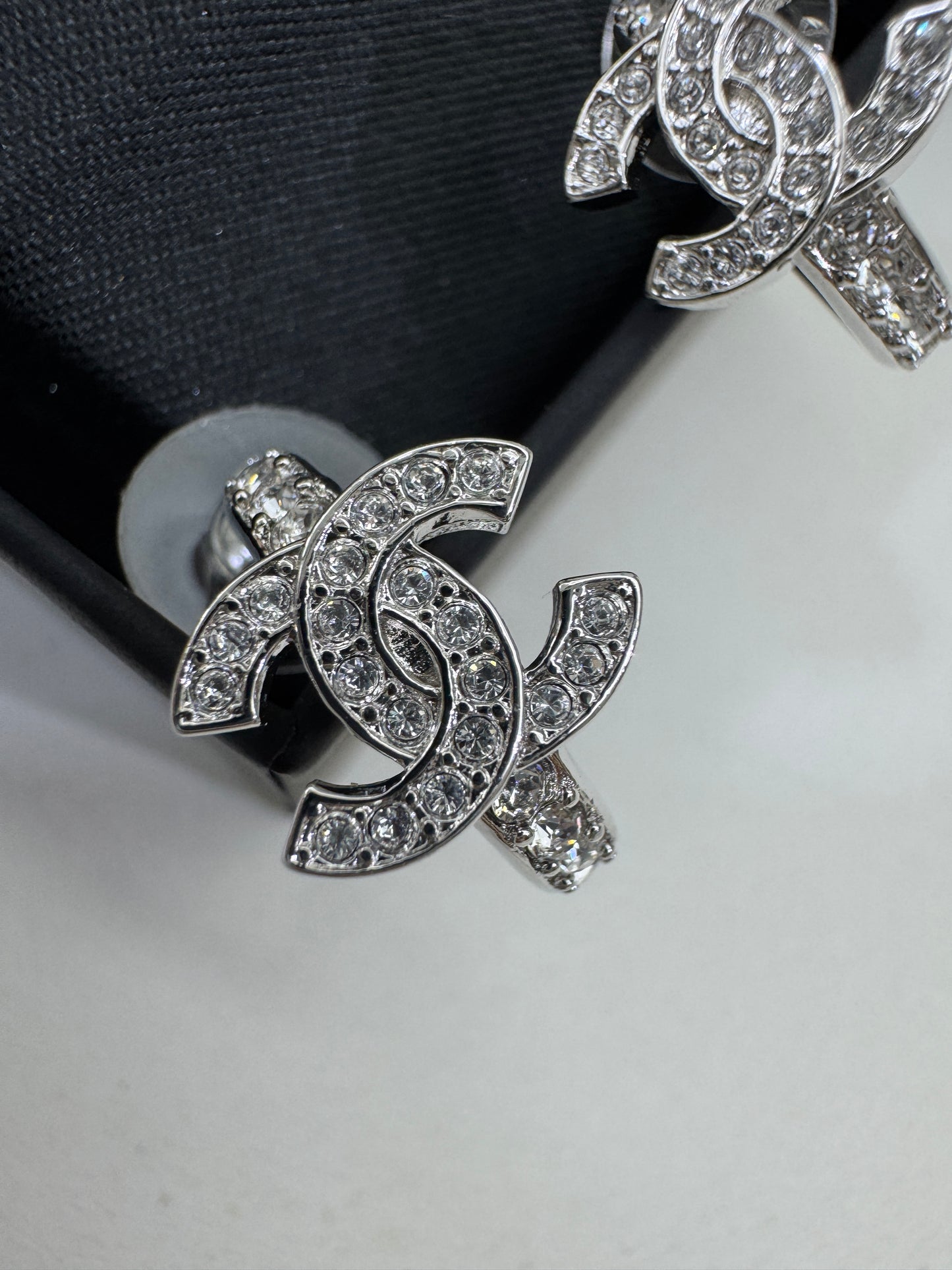 CHANEL 25S 銀色圈型耳環