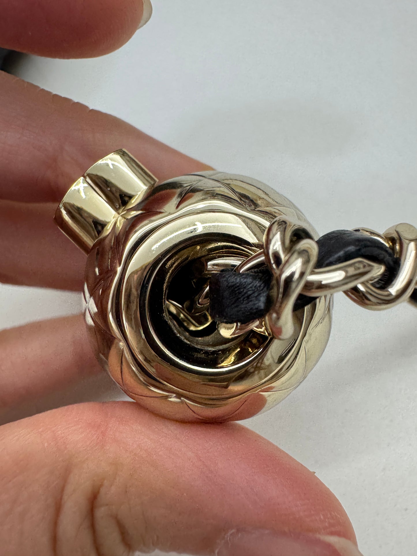 CHANEL 25K 亮面淺金球 Mini CF17 方胖子