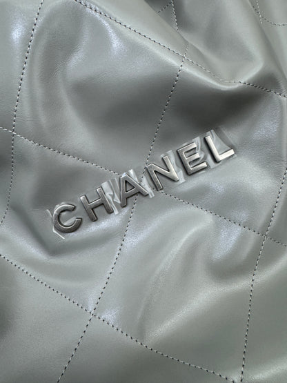 CHANEL 22 Bag Medium 23C淺灰色銀扣