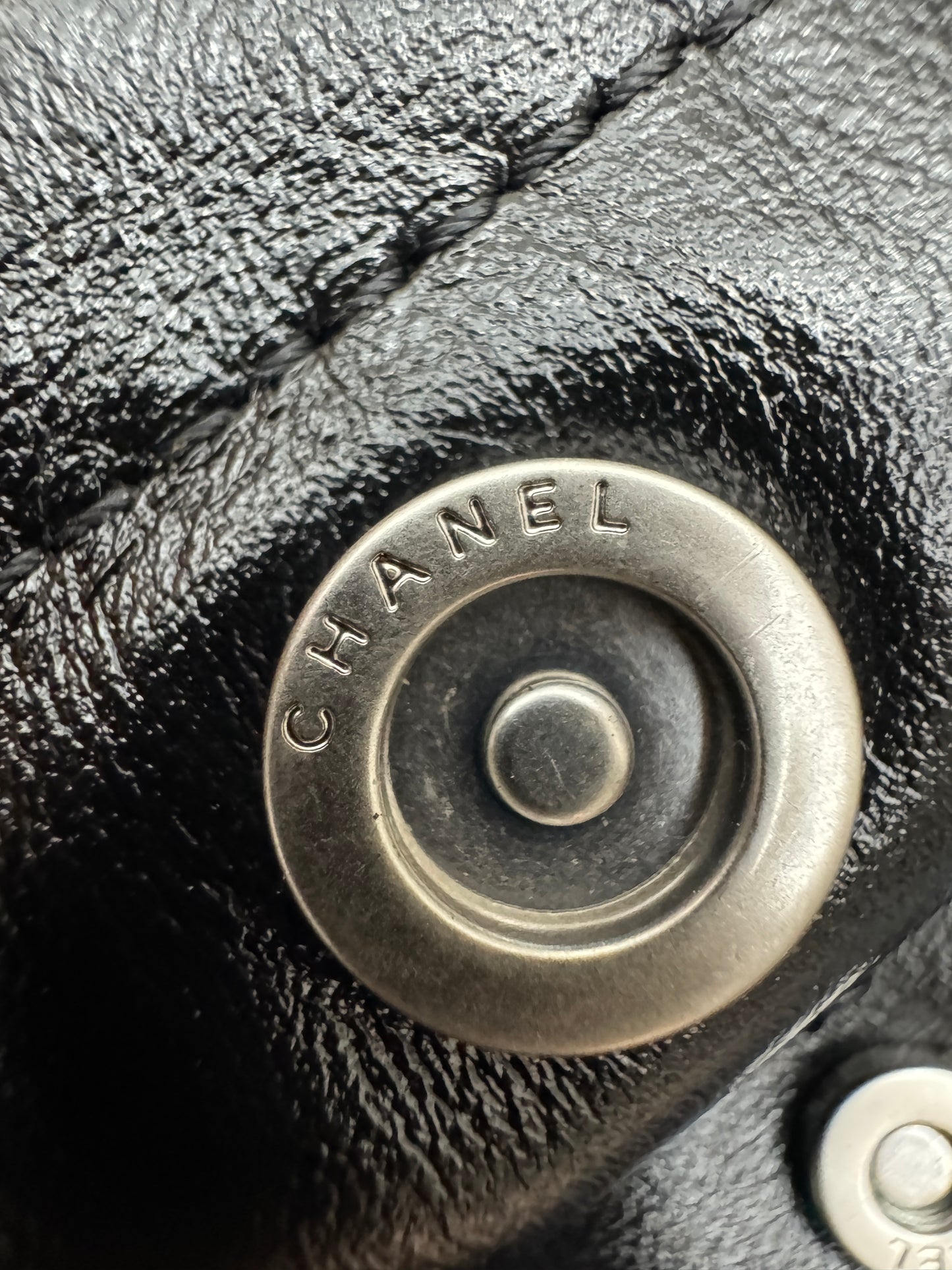 CHANEL Mini 22 Bag 黑銀 【同步最新磁吸扣版】