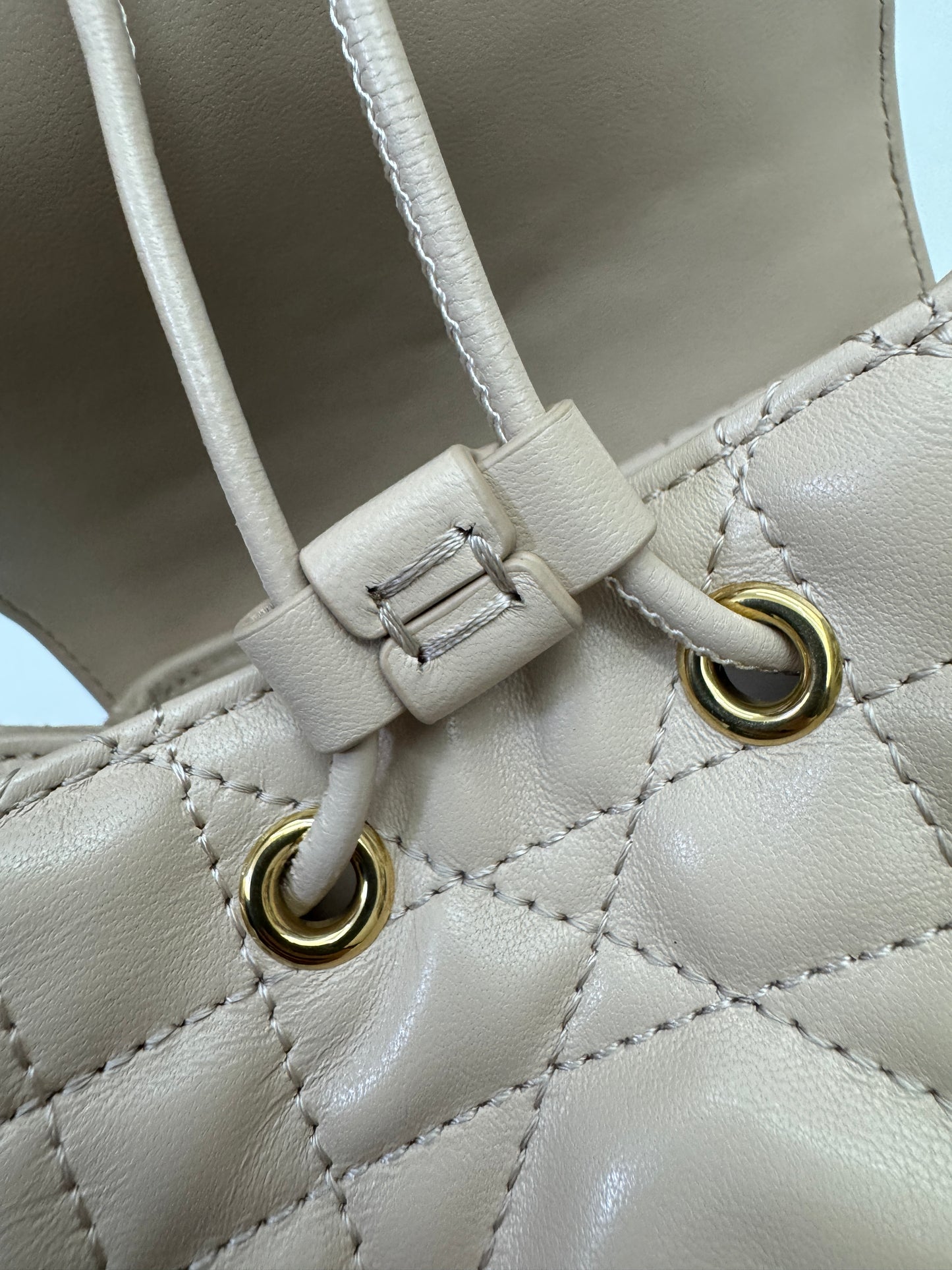 DIOR Caro Backpack Medium 奶茶色