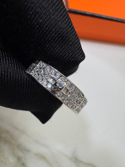 HERMES Kelly 滿鑽戒指 白金色