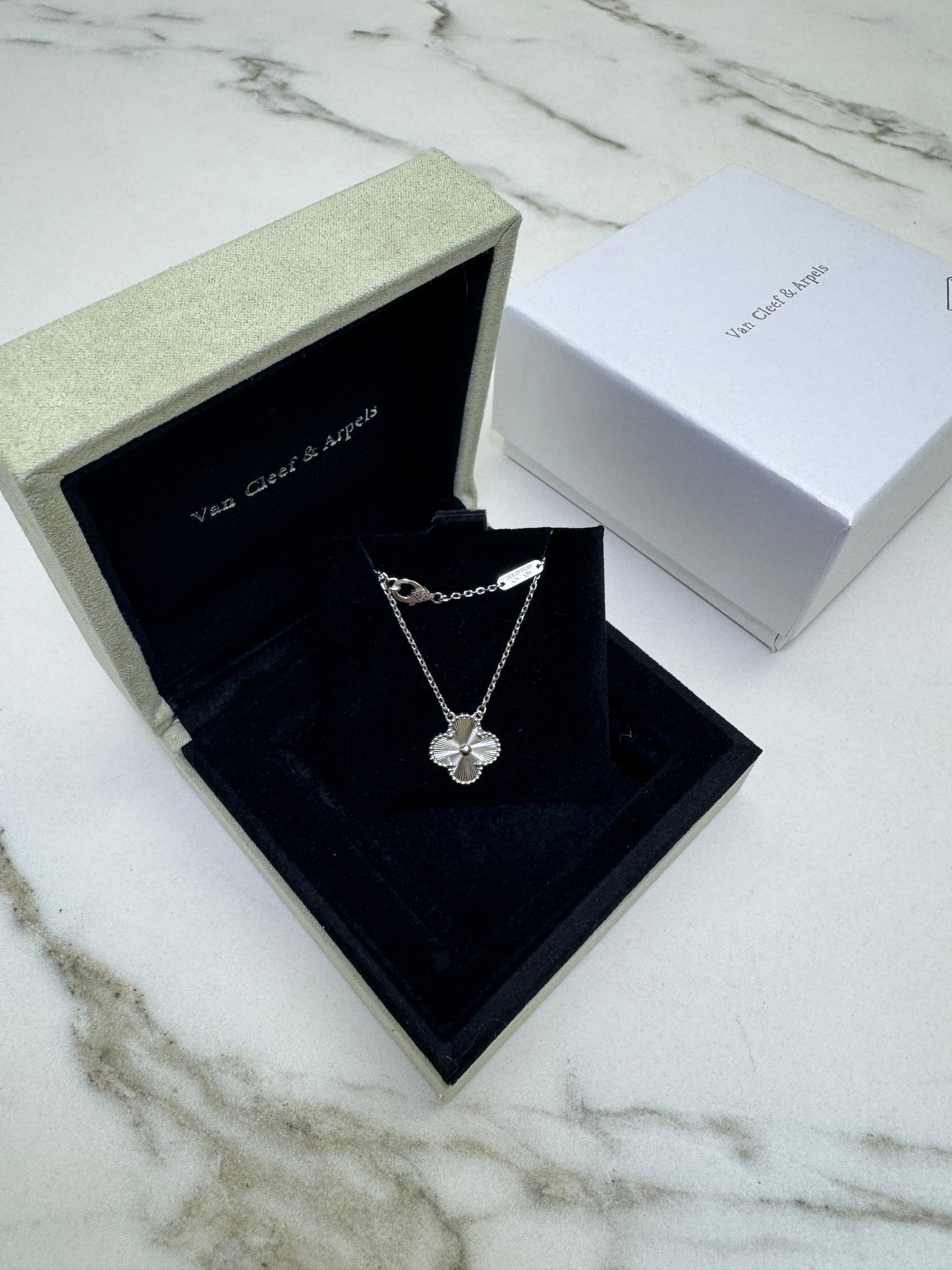 VCA Vintage Alhambra 鐳射白金色項鏈