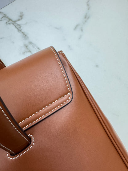 CELINE Soft 16 Medium 棕色