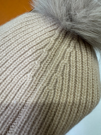 LV 狐狸毛球冷帽 奶茶色