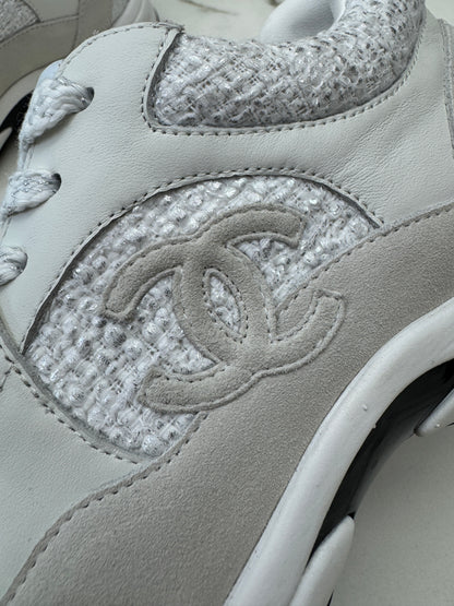 CHANEL 銀白色粗花呢Tweed Sneakers