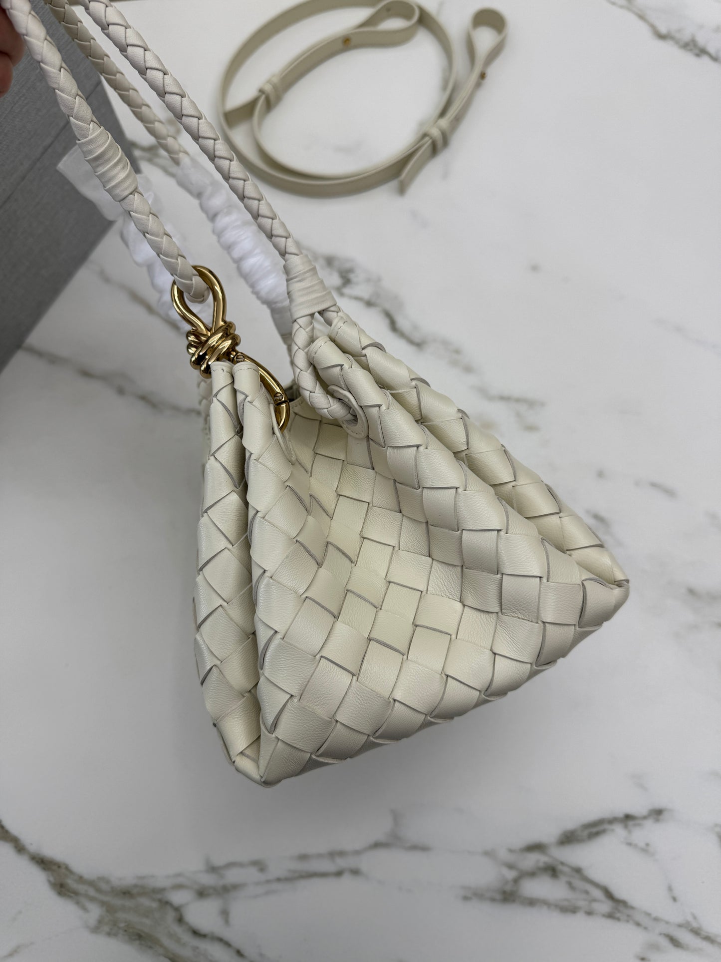 BV Parachute Small 海鹽白 Sea Salt