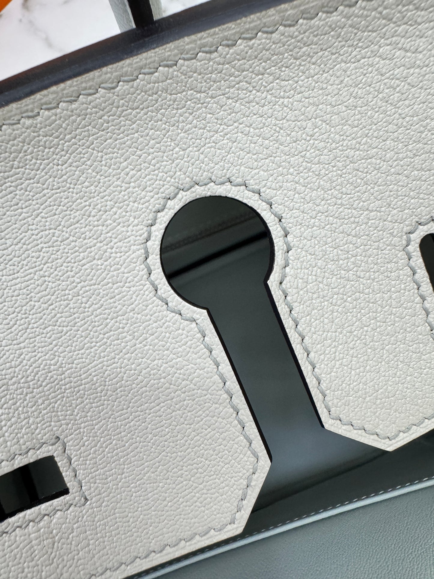 HERMES Birkin 30 SO 珍珠灰拼奶昔白山羊皮 拉絲銀扣 Chevre Mysore Gris Pearl x Craie