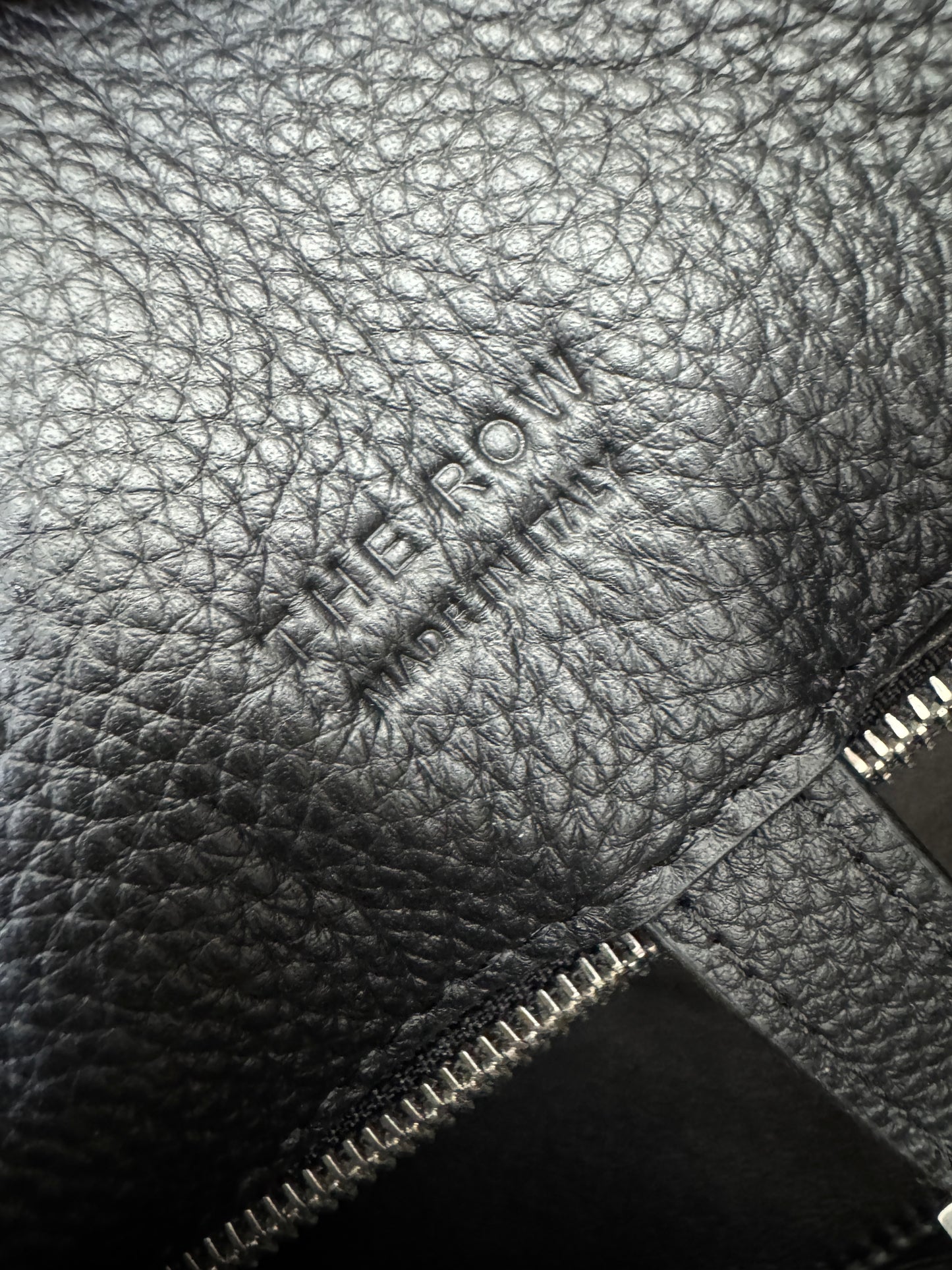 THE ROW Shoulder Marguax 12 黑色荔枝紋 Black Grained Calfskin
