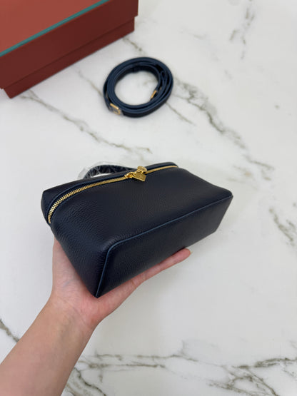 LORO PIANA Extra Pocket 19 海軍藍金扣