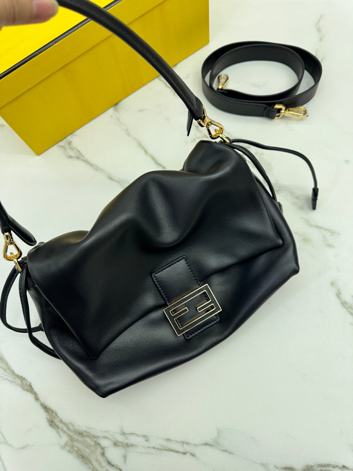 FENDI Mamma Baguette 黑色 Medium