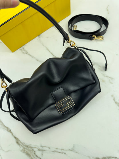 FENDI Mamma Baguette 黑色 Medium