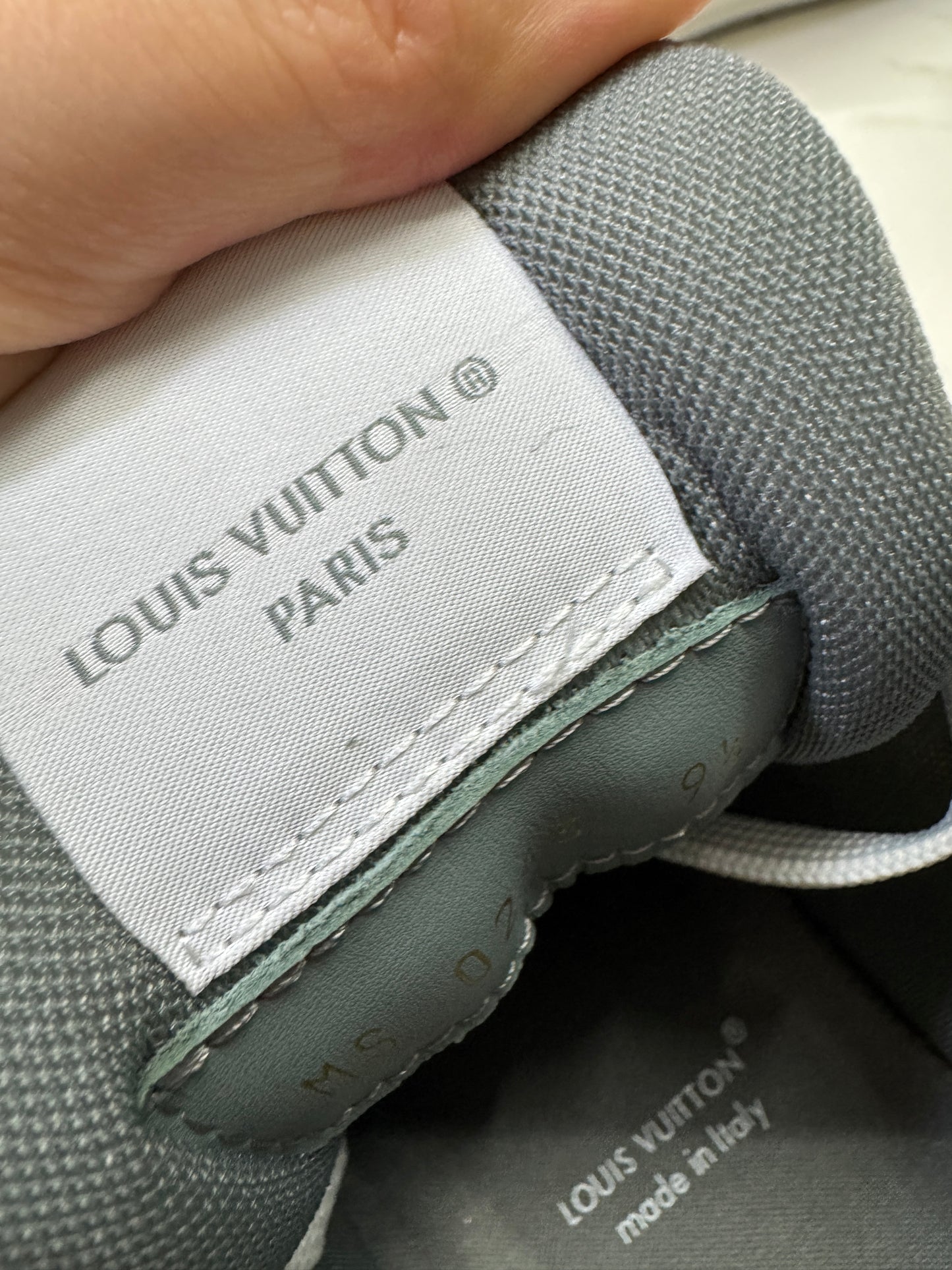 LV Trainer 25年灰牛仔