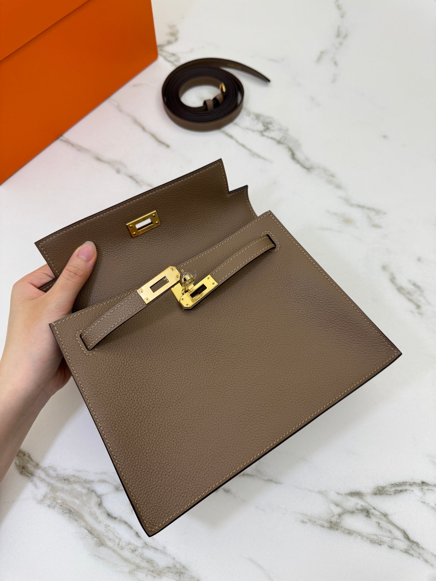 HERMES Kelly Danse 馬爾法米金扣 Evercolor 8Q GHW