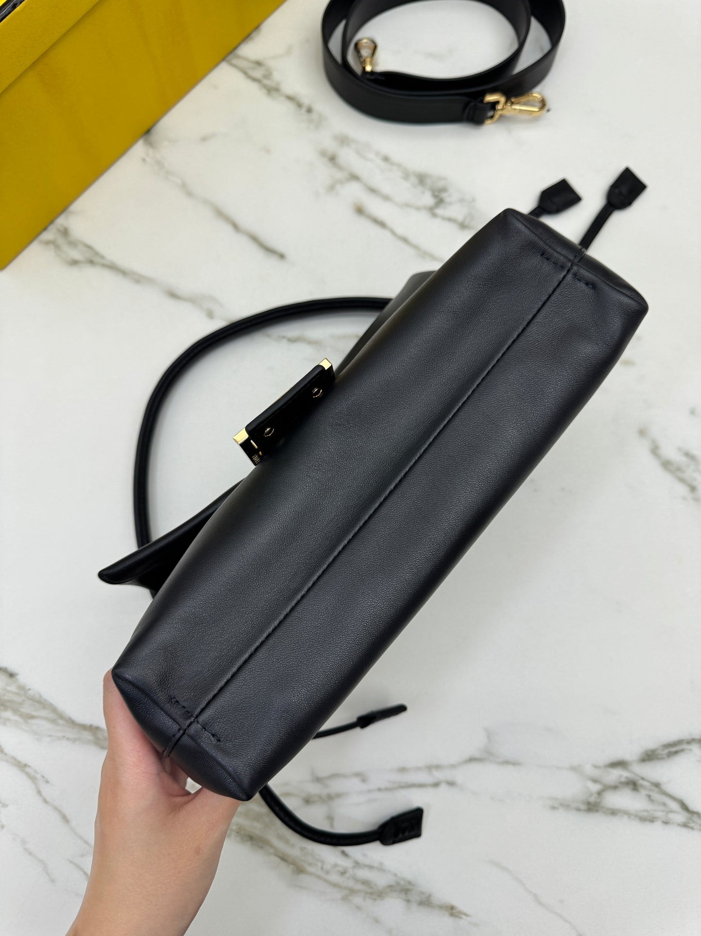 FENDI Mamma Baguette 黑色 Medium