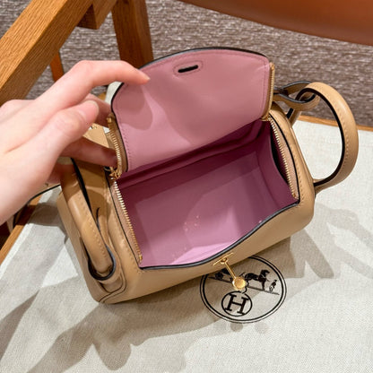 HERMES Mini Lindy 奶茶色內拼錦葵紫 swift 金扣