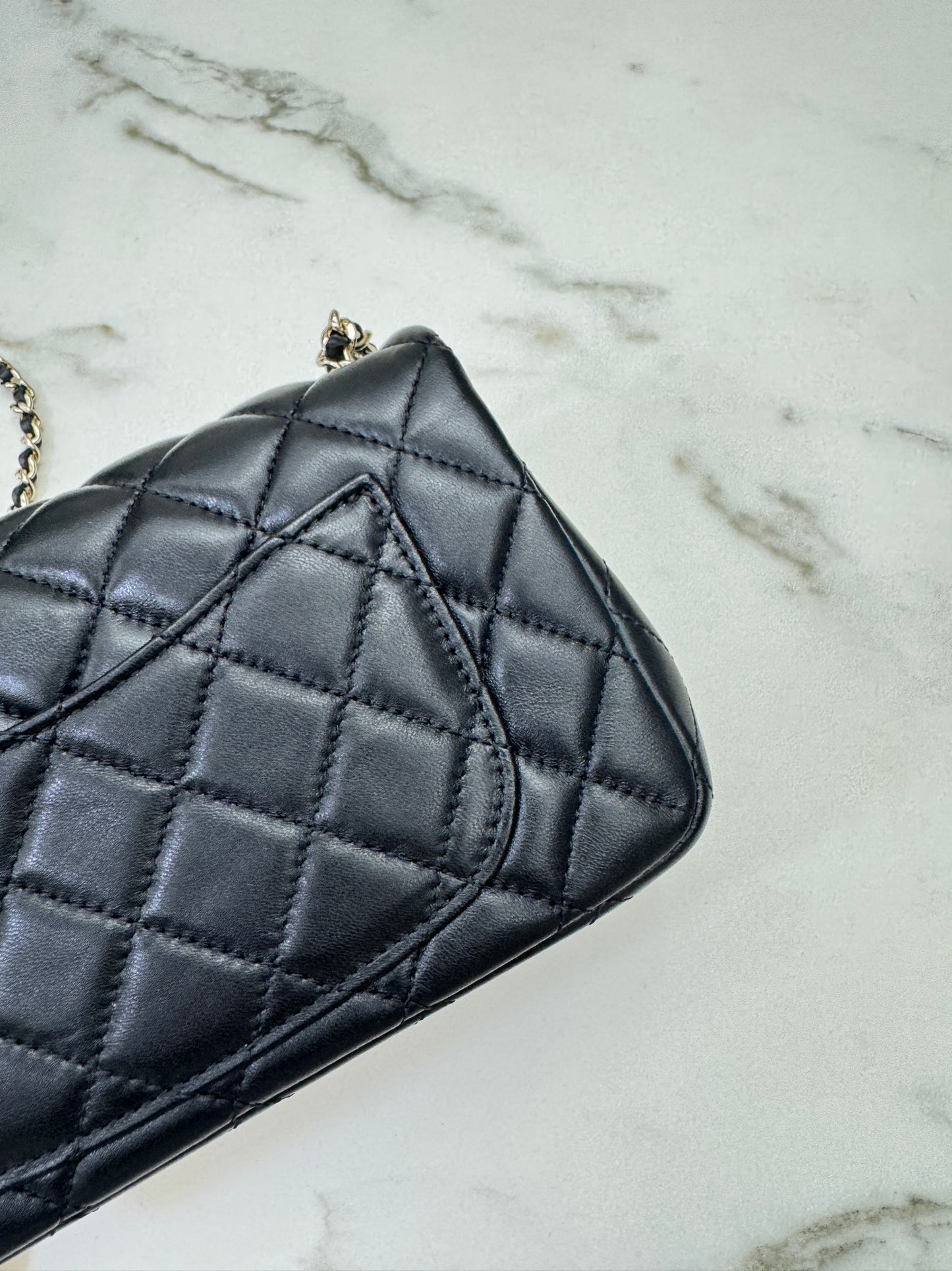 CHANEL 25K亮面淺金球 Mini CF20 Pearl Crush