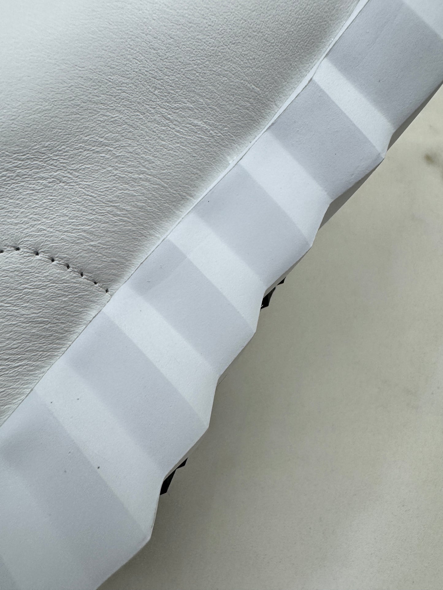 HERMES Bouncing 皮款白色